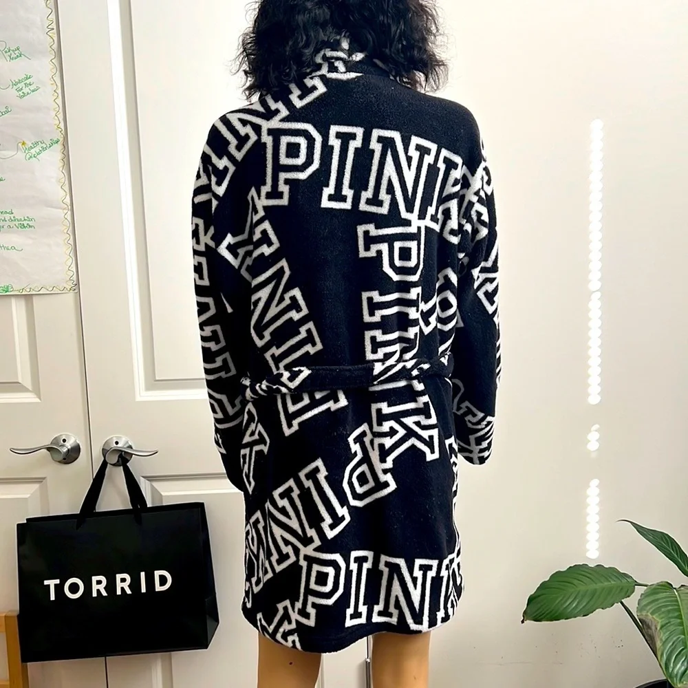 (Sold) V/s PINK robe - Picture 5 of 14